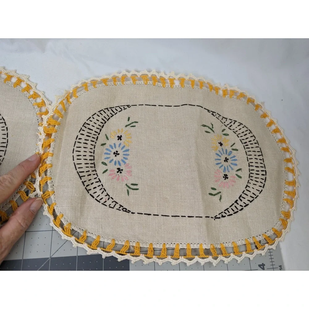 N/A oval doilies